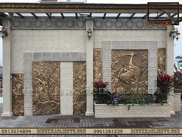 Tiểu cảnh kết hợp với tranh phù điêu sân vườn